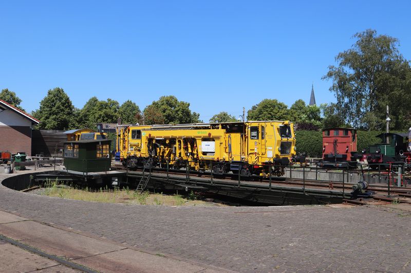 BAM Stopmachine met het fabrieksnummer 1214 en het UIC-nummer 99 84 942 8 702-7.